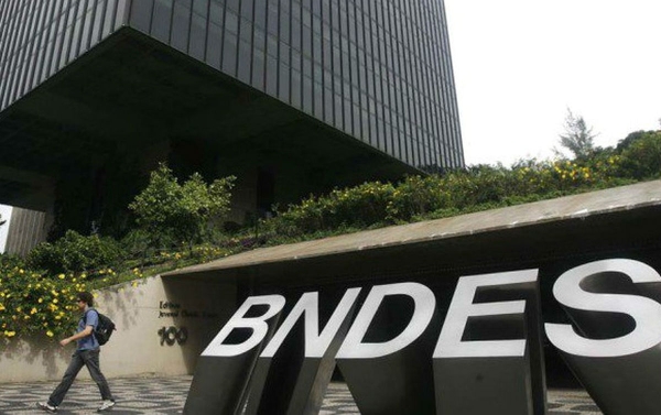 Funcionários do BNDES rechaçam curva forçada da PLR