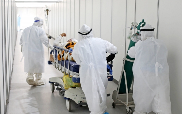 Brasil bate recorde de contágios da covid-19. Número de mortes repete pior momento da pandemia