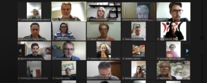 Nova turma segue o curso de análise de conjuntura