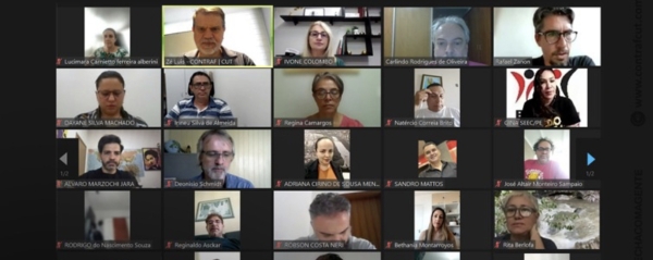 Nova turma segue o curso de análise de conjuntura