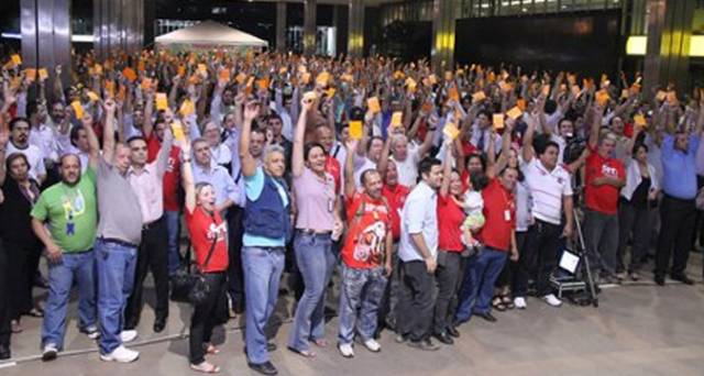 Bancários rejeitam proposta da Fenaban e aprovam greve a partir do dia 27