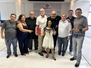 Sindicato dos Bancários da Baixada Fluminense recebe livro de ex-dirigente sindical