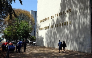 Bloqueio no orçamento 2022 agora tira R$ 211 milhões do Trabalho e Previdência