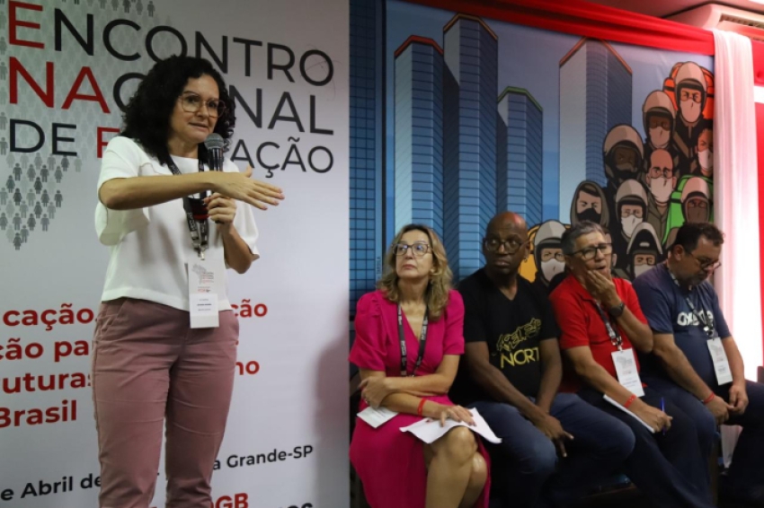 Enafor debate como evitar avanço do autoritarismo