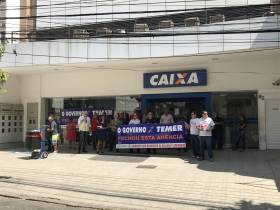 SindBaixada faz ato na Caixa a favor dos bancos públicos