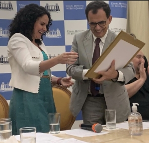 Presidenta da Contraf-CUT recebe título de cidadã carioca