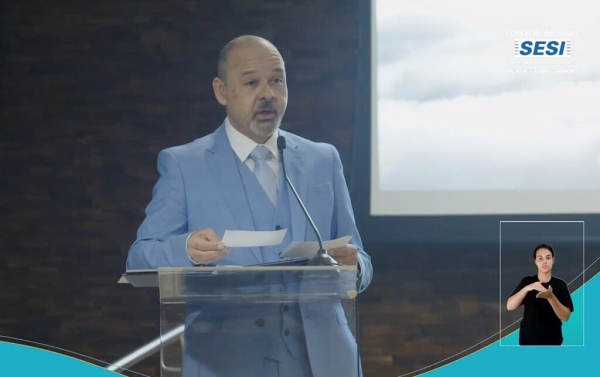 Vagner Freitas assume Sesi e defende reindustrialização e fim de juros ‘extorsivos’. Alckmin critica BC