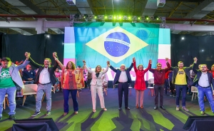 Vamos, juntos, reconstruir o Brasil que a gente quer