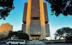 Bancos tiveram lucro de R$ 132 bilhões em 2021, recorde histórico