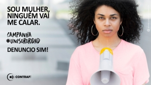 Mulheres protestam contra a violência nesta quinta-feira (25)