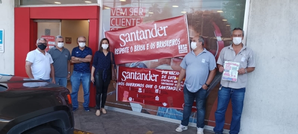 Bancários mantém protestos contra reestruturações no Santander