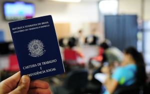 Emprego bancário cai pelo terceiro mês consecutivo