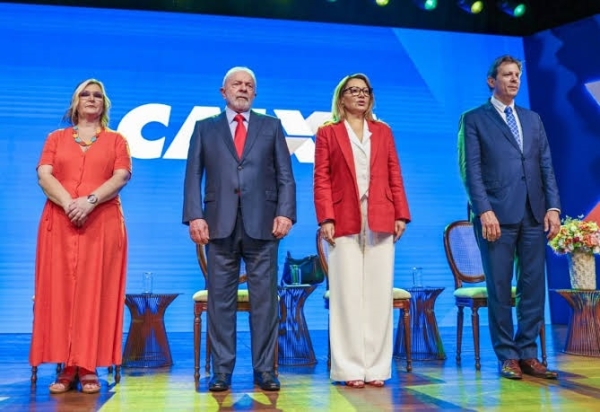 Rita Serrano toma posse como presidente da Caixa