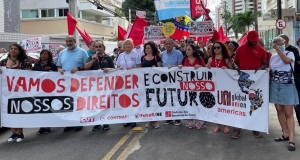 Participantes da UNI Américas fazem ato de apoio aos bancos públicos