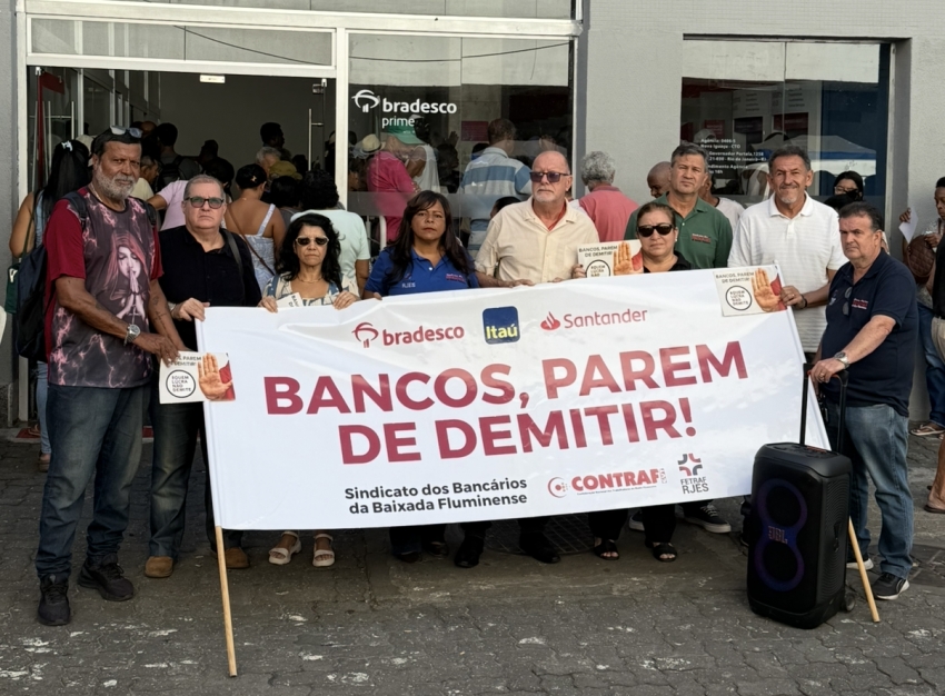 Sindicato faz ato para protestar contra demissões e fechamento de agências no Bradesco